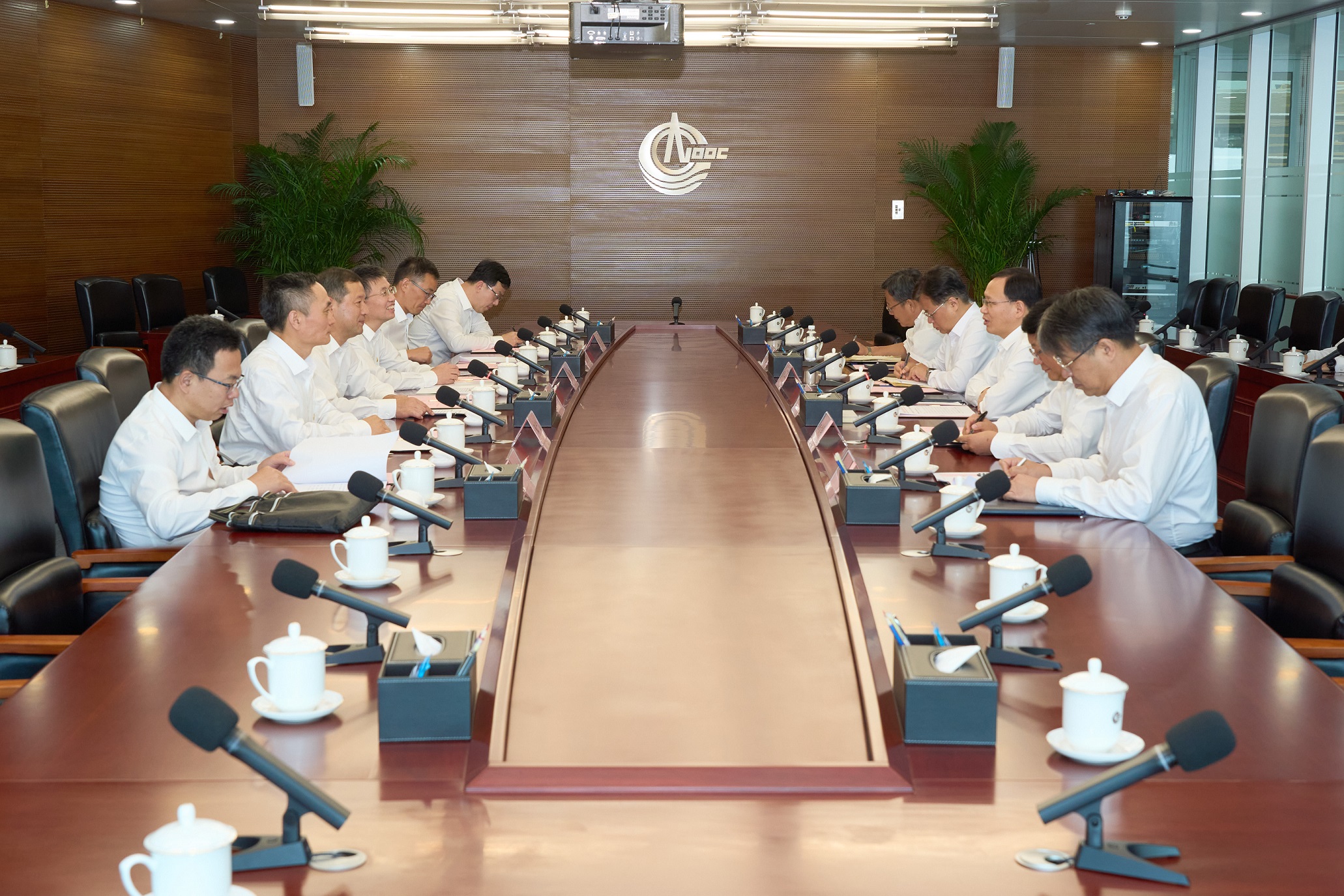 黨委書記王同奇、校長金衍帶隊走訪中國海油